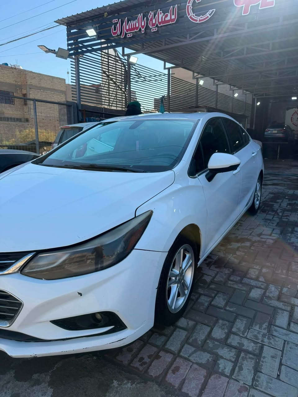 السلام عليكم 
شوفرليت كروز للبيع موديل 2018 بيها 3 قطع صبغ رقم بغداد محرك 1.4 تيربو 
المواصفات
بصمه تشغيل واربع ابواب 
تشغيل عن بعد 
فتحه
شاشه بلادي وتدعم كار بلي 
مقعد السائق كهرباء 
رادار جانبي 
ويل كب حجم 16 
تحكم ستيرن جهتين 
اوتو استوب
والتبريد نظامين الايكو
حساسات خلفيه وكاميرا دواره بلادي
السعر 80 $
هـ ***********
