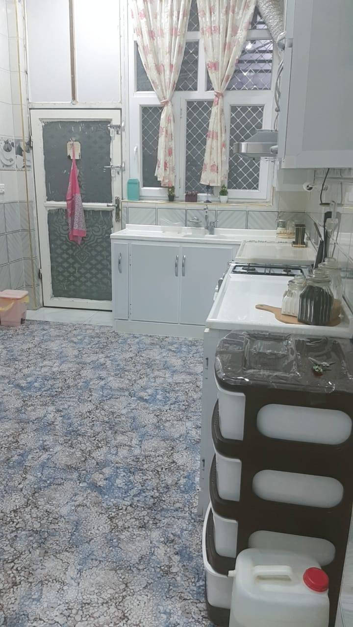 للبيع بيت طابقين في حي العباس
 الطابق الأول مطبخ ٣×٤ وبراني ٣×٥ استقبال ٦×٤ وغرفه نوم ٧×٤،٥ 
الطابق الثاني استقبال +غرفة +صحيات
المساحه ١٢٨م بناء درجه اولى سنه البناء ٢٠٢٠
السعر ب١٢٠ مع المجال

للإستفسار اكثر اتصل ***********
