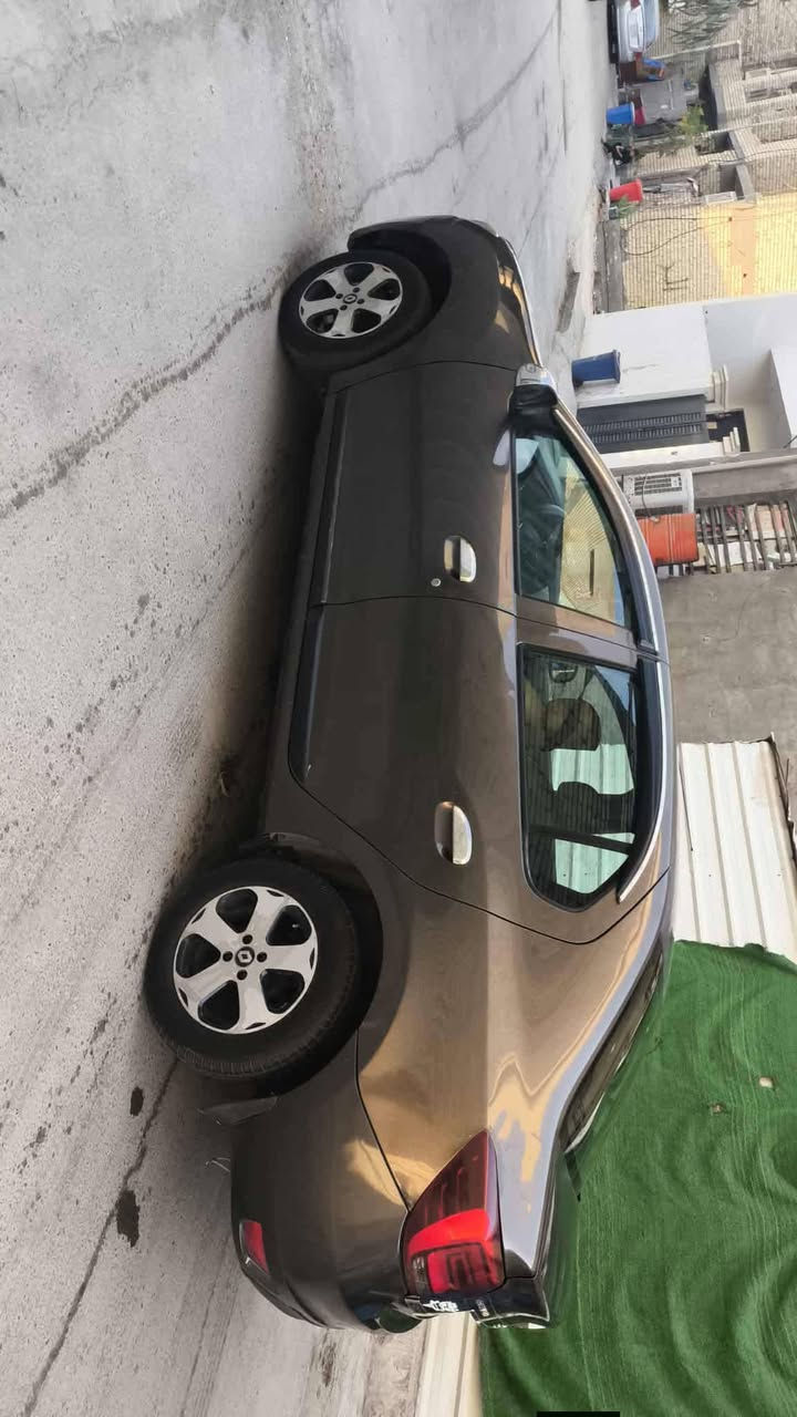 رينو سمبل 2019 لون جوزي كير اوتوماتيك 
 رقم بغداد بسمي انكليزي سنويتها 2030 هزه شهر ٨ تخلص
ماشيه ١٩٨ الف 
مواصفات اشاير بلمري 
لايتات بلوجكترات 
تخم تاير 
درايم شفتات +هاوزن كله نفض جديد
 باتري جديد 
عبوه فيت بم جديدة
شاشه كامره كهربائيات كلها شغاله 
سيارة جاهزه 
السعر 65 ورقه وعليها غرامه 400 الف ينزل من سعرها  
بيهة جاملغ امامي ايسر مبدل   وربع البنيد فقط معمر وباب الصدر ضربه صغيره ومسمكره  والقماره جارده 
مكاني بغداد الزعفرانية 
للاستفسار الاتصال على الرقم *********** 
واتساب مازنجر
