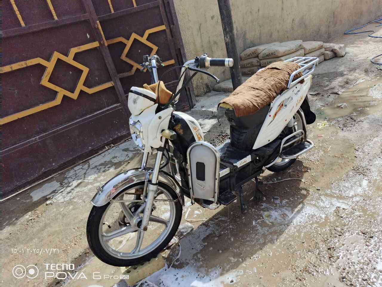 سلام عليكم دراجه شحن لبيع بطاريات نضيفات دراجه كامله مكاني ابي غريب سعر 300وبيه مجال ***********
