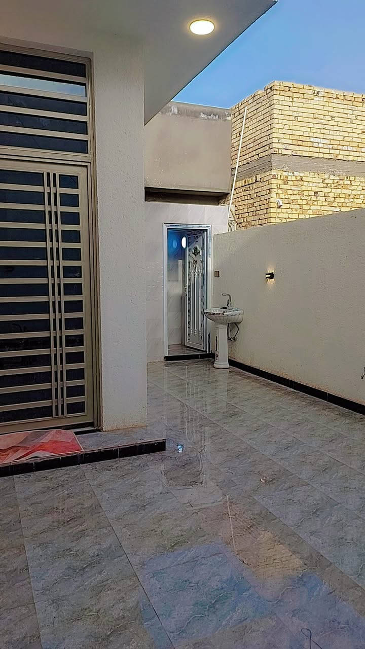 دار للبيع كوت حي الحكيم شارع اللواء علاء غريب مساحه 210متر بناء طابوك سكف صب مرقم من قبل قسم بلدي حي الحكيم يتكون من.. غرفتين نوم..
هول  ...مطبخ..استقبال.. صحيات داخلية وخارجية.. كراج.. 
سعر وباقي تفاصيل الاتصال على الرقم ***********
كوت_حي الحكيم شارع علاء غريب او قرب أسواق باب الحارة
دار للبيع كوت حي الحكيم شارع اللواء علاء غريب مساحه 210متر بناء طابوك سكف صب مرقم من قبل قسم بلدي حي الحكيم يتكون من.. غرفتين نوم..
