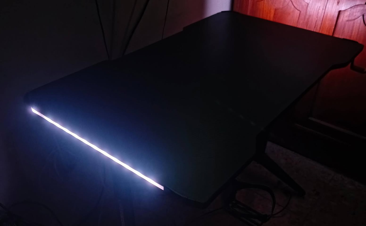 ميز كيمنك من ماركة GameWorldويحتوي على اضائة  RGB Lighting
ومغلف بالياف الكاربون ضد الخدش 
السعر 75 الف 
مكاني بغداد البلديات واتساب ***********
