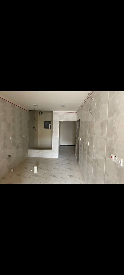 شقة مساحة 109 متر طابق اول العامرية نهاية شارع العمل الشعبي بالخدمي قرب مدخل العامرية من شارع المطار..
تحتوي صالة ومطبخ و منور وبالكون و غرف عدد 2 وحمام عدد 2 وسبالت عدد 3 وكاونتر للمطبخ..
السعر المطلوب للبيع 95 مليون يتحول عقد بأسم المشتري..
المتبقي 71 مليون تعطى بشكل دفعات كل 3 شهور 10 ملايين..
المجمع قيد الانجاز والارض تابعة للوقف حاليا قيد الانجاز باقي طابق واحد فقط ويتم التسليم...
موجود وتساب ***********
