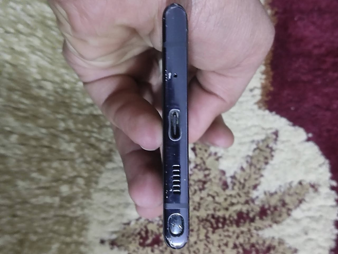 سلام عليكم سامسونك 10 بلس للبيع الجهاز نظيف بس الشاشة محتركة  الذاكرة 256 قلمة موجود 
السعر قيم واخض 
الستفسار ***********
