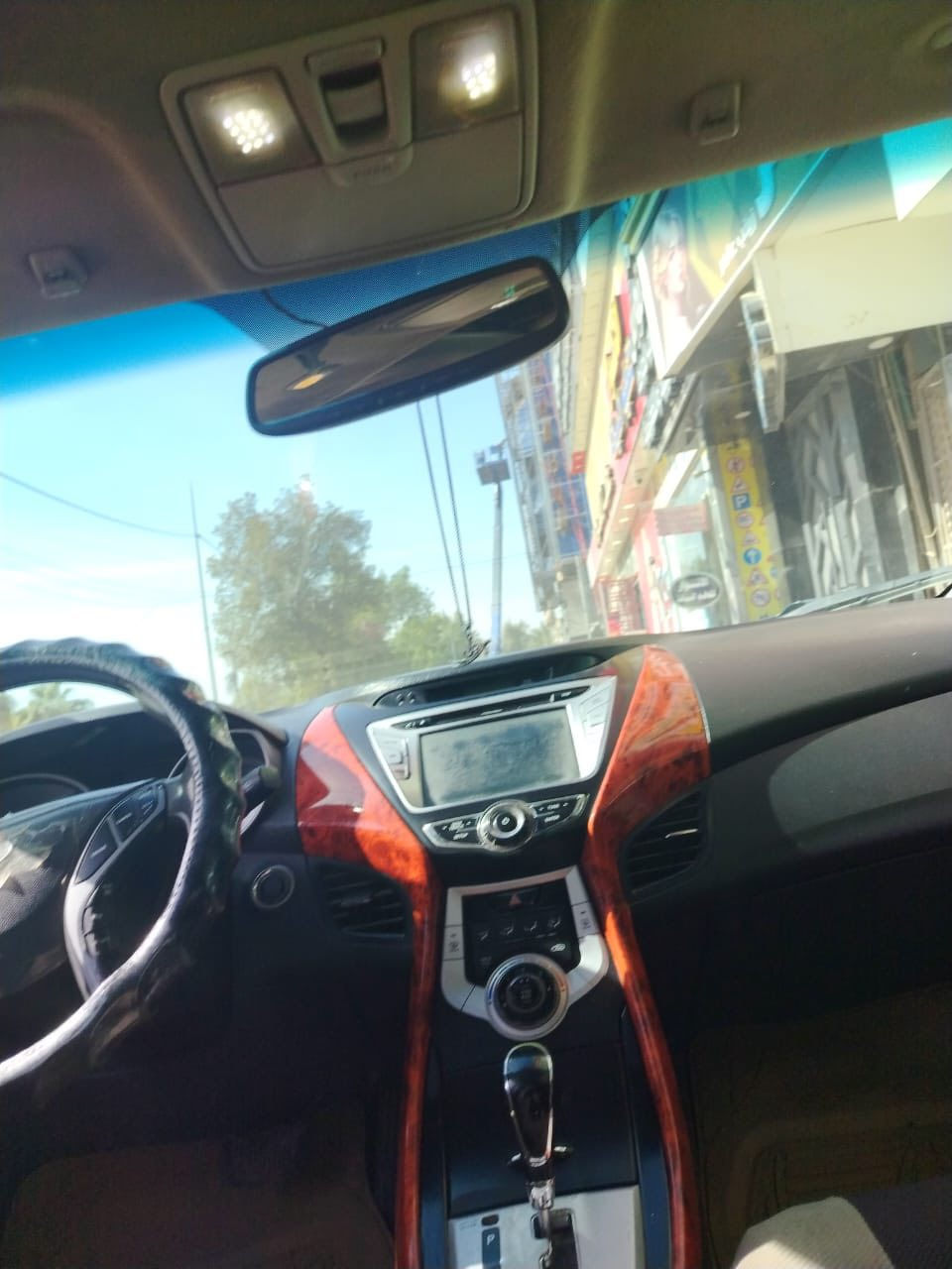 النترا 2012 للبيع
مكانهه حلة / مركز 
بيهه باب وبنيد مواصفات فول بصمة وفتحة
للاستفسار اتصل ‭0780 847 4721‬
