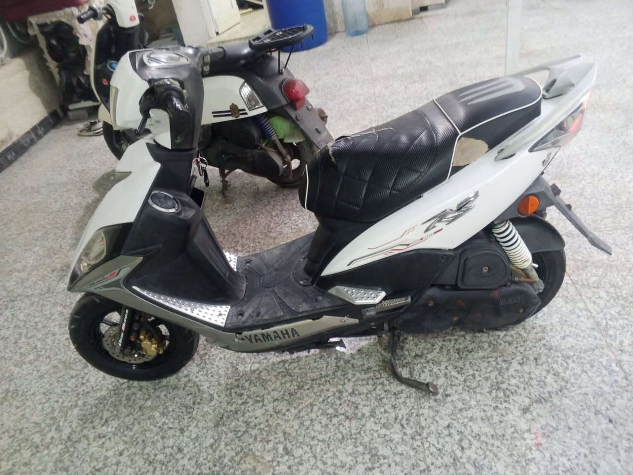 دراجه باله صار اله شهرين من طلعت من حاويه ماكس حديث نوزل كفاله عامه ومابيها نقص للبيع نضافه فول والشراي يتصل ***********
