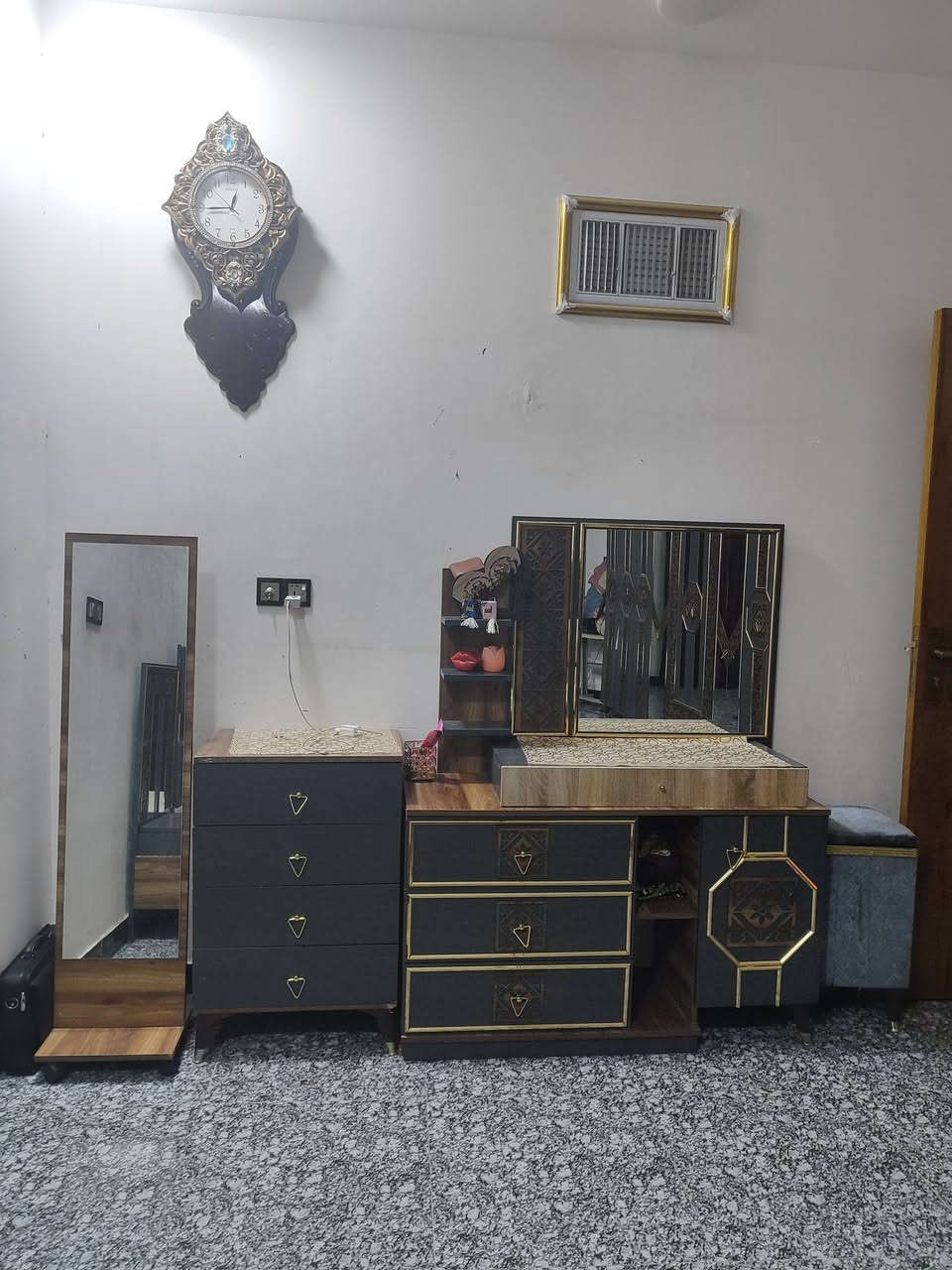 والصور كدامكم ... اي عيب مابيه مستعمله شي بسيط ...
السعر 900 الف دينار ... وبيه مجال بسيط ...

العنوان ... الفلوجة / حي الجغيفي الثانيه / مجاور جامع ذكر الحكيم ... 

التواصل ...  
***********

***********

متواجد واتس اب للمراسله او الاتصال على الرقم الاثير ...
