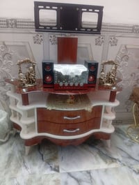 ميز بلازمه جديد للبيع السعر 70 وبي مجال للاتصال ع الرقم 07716071737 بغ...