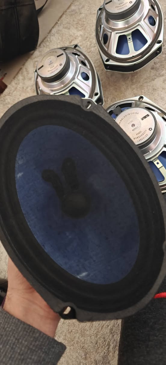 متوفر سماعات 
تويترات جي بي ال 55 الف زوج JBL
سماعات الباين اصلي زوج 30 الف 
سماعات بايونير زوج 50 الف قوة 750W
توصيل 6 الف جميع محافظات العراق


**إذا كنت صاحب هذا الإعلان وتريد حذفه لأي سبب، رجاءا أرسل رسالة إلى الدعم الفني**