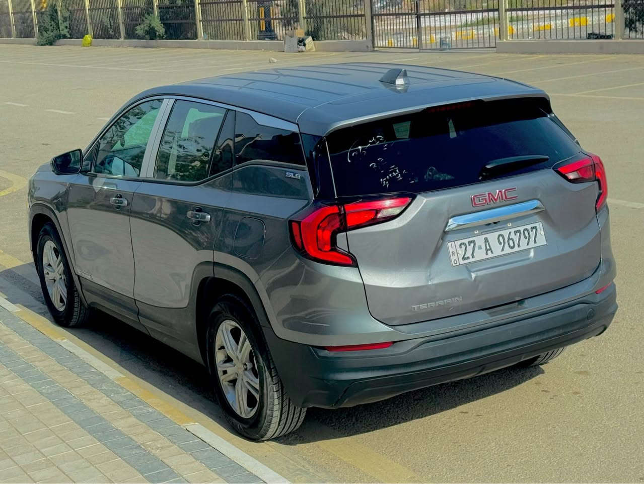 السلام عليكم 
 للبيع جمسي تيران GMC terrain 2018 sle
الضرر ( جاملغ وصبغ بنيد وبيه رصعه خفيفه بالجنطه واضحه بالصور )
المحرك تيربو 1500 4سلندر 
موصفات معروفه 
تحكمات ستيرن 
كامره خلفيه دواره 
بصمات ابواب 
شاشه كبيره 
اندرويد اوتو 
ابل كار بلاي 
اطارات (تخم تاير جديد ) 
ادامه كامله 
رقمه انكليزي دولي جديد مشروع وطني 
((((السعر 145 ))))
مكاني واسط مركز الكوت
للتواصل *********** بغداد, العراق
