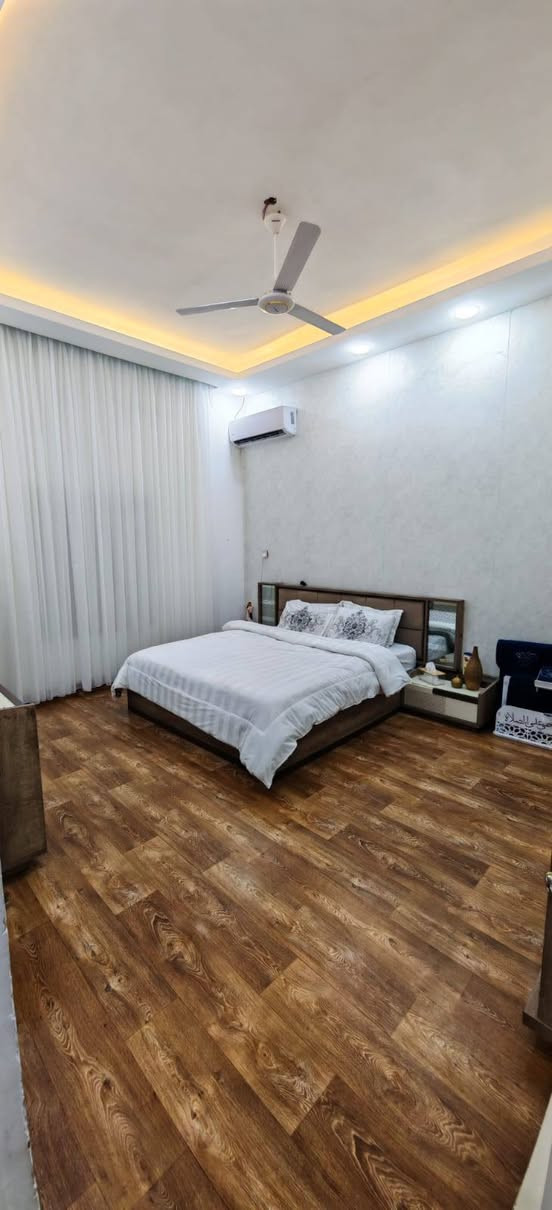 السلآم عليكم ورحمة الله وبركاته تحيه طيبه يعلن مكتب عقارات النور الذهبي عن توفر لدينا دار سكن للبيع مساحه ٢٠٠م طابو زراعي عراقي وكاله ونسخه من الطابو ابى الخصيب البهادريه قريب على شارع الفوك يم المفقس يحتوي على غرفتين نوم وصاله ومطبخ وديوان وكراج سعر ١٣٠مليون وقابل التفاوض *********** *********** زورنا في ابي الخصيب ابو الجوزي مجاور معمل الجابري للسخانات نستقبل كافات العروض العقاريه
