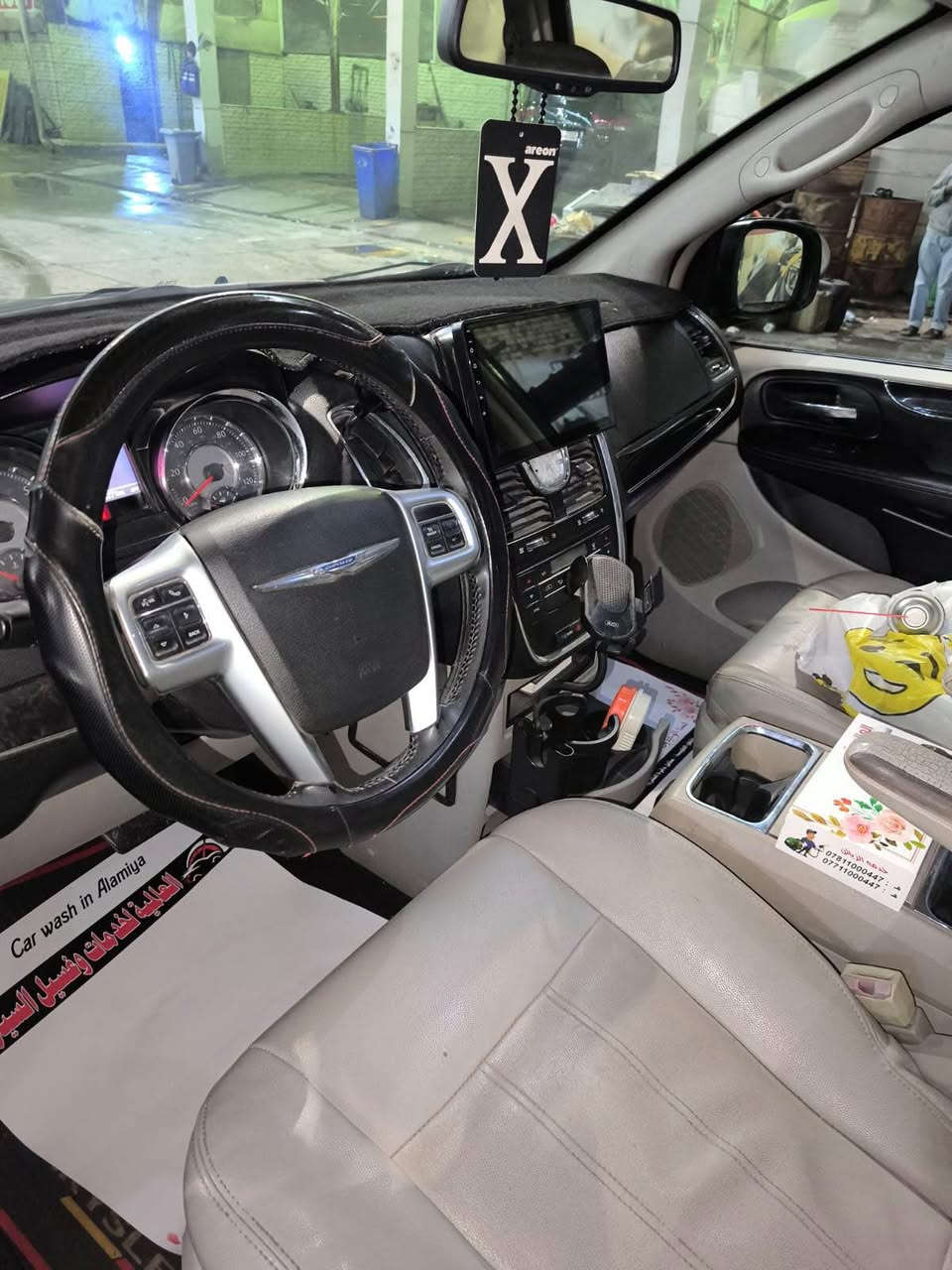 السلام عليكم ... 
كرايسلر كرفان تاون اند كانتري موديل 2013
تقرير غرق
رقم ذي قار بسمنه يعني تتحول باي محافظه مشروع وطني 
مواصفاته معروفه تجي فول 
بيبان كهرباء .. صندوق كهرباء جام كهرباء ويل كب جديد
السياره بيه ضربات بسيطه ما مصلحه شوف العين باب السائق مبدل 
مكينه مبدله بحاله جيده والكير مبدل 
السعر 123ورقه 

*********** البصرة, العراق
