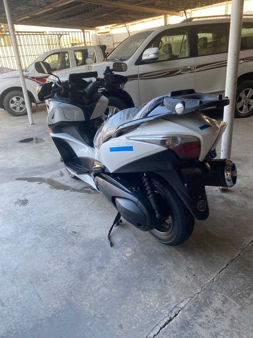 السلام عليكم سلفر ونج 400cc جيتي دراجة مكينة مكفولة  كهربائيات كلهة شغالة مسجل شغال اي بي اس اوفر ماشية تقريبا ٨٠ الف كفرات نضافة ٨٠\١٠٠  السعر ١٩ وبيهة مجالل
مكاني بغداد البياع  
***********
