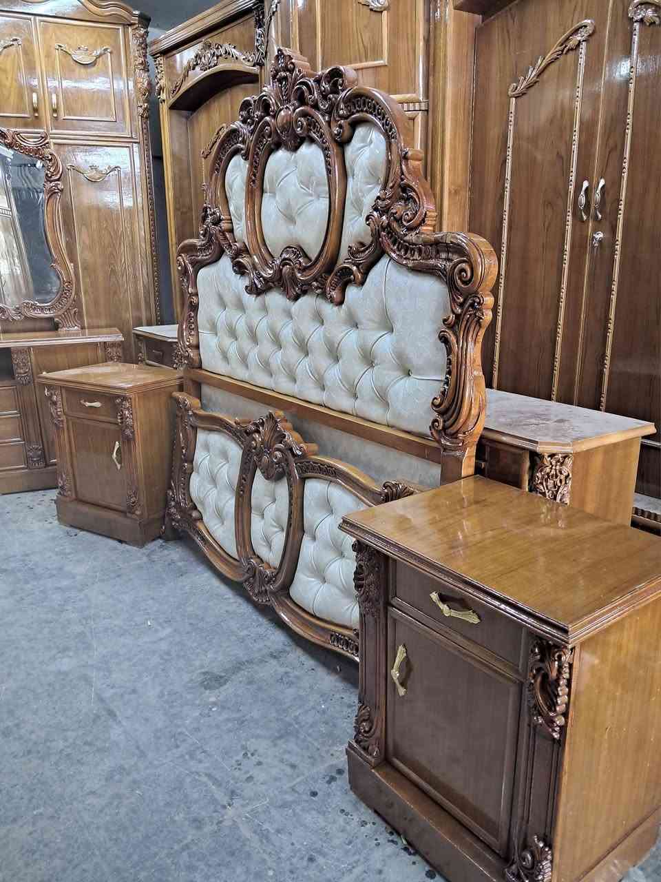 يعلن معرض الموسوي عن وجود غرفه نوم مستعمله نظام تركي شغل عراقي داخل وخارج صاج ضهر جرجوبه دنك زان مصري ونقش زان مصري الغرفه نظافته 95 بالميه العنوان بغداد اي استفسار خاص او الاتصال 
***********
***********واتساب
ملاحظه الغرفه بدون زاويه
