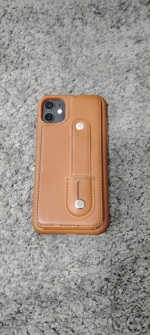 السلام عليكم ايفون 11 للبيع او مروس 
جهاز فول نضافه غني عن التعريف لون اسود ذكره ٦٤ بطاريه ١٠٠ مبدل بلادي شرط كامرات فول سيمكارت سماعت كل بشرط جهاز نضيف بشرط وضهر يكلف ٥ الف بس ماعندي مجال ابدله سعر ٢٢٥ مكاني حي النصر *********** كركوك, العراق
