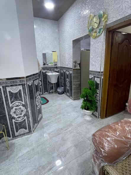 (#أَعَــــــــــــــــــــلَأَنَ) بيــــع مستعجل  

   ((#مكتــب_شمــس_الباحــث_للعــقارات_السماوة))

عقار للبيع ▪️منطقه ال 36  

المساحــه ▪️125m قرب مدرسه الفرسان 
يتكون من غرفتين نوم صاله استقبال مطبخ ومجمعات صحيه سنه البناء 2021 حر غير مطلوب 

السعر 110 مليون قابل للتفاوض 
عنوان المكتب السماوه حي الصدر مقابل اعداديه الشهيد الصدر الجاحظ سابقا داخل المنطقه  

#حاب_تعرض_عقارك_كل_ماعليك_مراسلتنا_على.          _الخاص_أو الأتصل_على_أرقام_المكتب https://www.facebook.com/shamsalbhith?mibextid=LQQJ4d

     شمس الباحث للعقارات السماوة 
                      
                  ***********      ***********

(🌹#شعارنا_الأمانة_والثقه_والأخلاص_في_العمل🌹)
