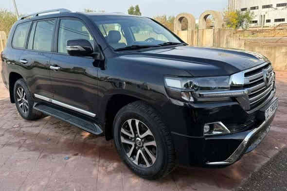 تۆیۆتا لاندکڕۆز 2017 مواسەفات GXR
فول مواسەفات 
سڵایت 
سەیارەکە بێ بۆیاخ 
زۆر پاک و خاوێن 
ڕەقم هەولێر 
هیچ مەسرەفێکی تێدانیە 
لەسەر دەقی شەریکە ماوەتەوە 

سـعـر : لە کۆمێنت داوابکە ڕاستەوخۆ بۆت دێت 📥 

گێر و مەکیەنەی بەشەرت 
هیچ کێشەیەکی تێدا نییە 

ژمارەی خاوەنەکەی 
***********
***********
