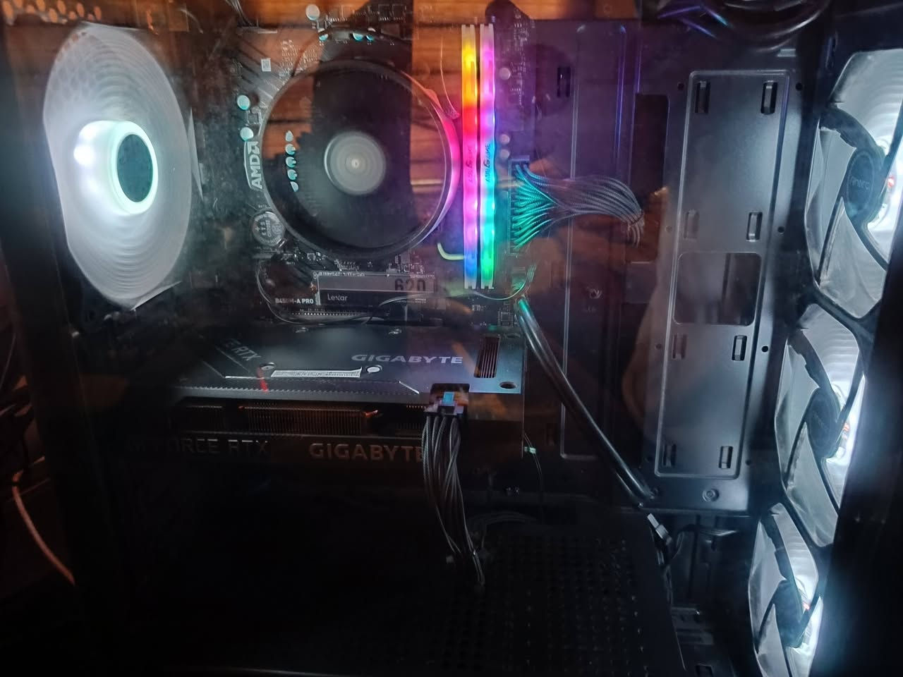 سلام عليكم، تجميعة بي سي (PC) للبيع، القطع نظيفة جدا جدا مع وصل الضمان :
المعالج: AMD Ryzen 5 5600X

الكرت: GIGABYTE RTX 3060 WINDFORCE OC 12GB

الرامات: ADDGAME Spider X4 RGB 16GB (8GBx2) 3200MHz

المذربورد: MSI B450M-A PRO MAX II

البورسبلاي: SAMA NEVIEW 750W 80 Plus Bronze

الذاكرة: Lexar NM620 M.2 NVMe SSD 512GB

الكيس: Antec AX63 Wood ARGB

علما ان جميع قطع التجميع جودة عالية

​السعر: 875 ألف
مكاني بغداد مدينة الصدر
الاتصال بالرقم
***********
***********
