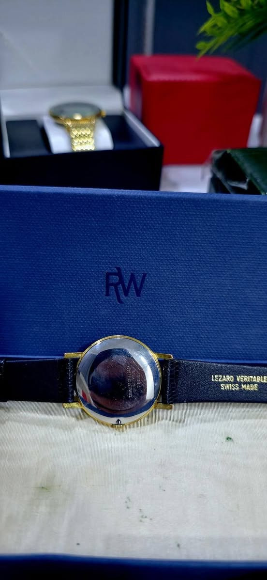Reymond well _swiss made 
متوفر للبيع 
رايموند ويل سويسري مع العلبه الاصليه 
تغليف ذهب ٢٠ مايكرون 
 نصب تكويك 
قطر ٣٤ نصب تكويك 
نظافة ممتازه 
صور مرفقه كامله مع فيديو سريع


**إذا كنت صاحب هذا الإعلان وتريد حذفه لأي سبب، رجاءا أرسل رسالة إلى الدعم الفني**
