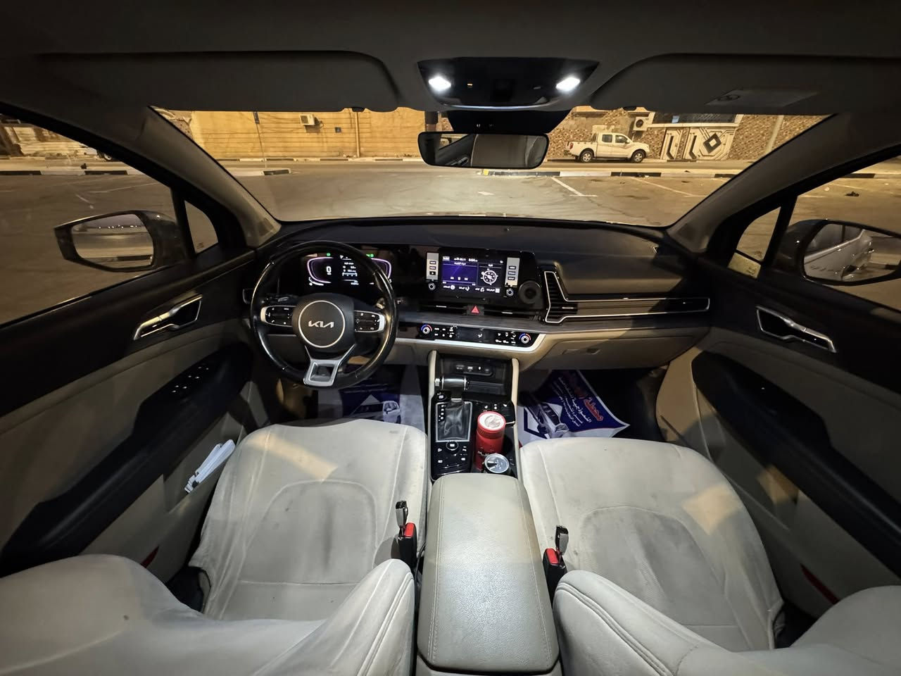 السلام عليكم 
سبورتج فئة (mid night )2023 خليجي وكاله (نم) ماشيه (43الف كيلو) مواصفاتها :(تحكم ستيرن ، عداد دجتل،كروس سرعه ،تدفئه كشن السايق والصدر والستيرن ،مثبت سرعه منحدرات ،كار بلي ، شاحن لاسلكي هاتف ،بنورامه،فتحه سقف ،مودات قياده ،ايكو سمارت سيورت نورمل،صندوك كهربائي، تشغيل عن بعد، دخول ذكي، اشارات ترحيبيه عند التقرب ،بصمه ابواب،شفتات ستيرن ،هان بريك كهربائي،مري طي اوتو ،اوتو هولد ، كامرات خلفيه وكامره من اعلى) السياره ما ناقصها شي محركها 2000 بيها شخط خفيفه شبر ونص ب الجاملغ الخلفي والباب الخلف السائق ما مكحل عدل موضح ب الصوره 
اخر ملاحظه السياره بيها صوت عند التشغيل مو دائمآ. 
السياره مكانها بصره. 
سعرها225$ وبيها مجال
***********
***********
