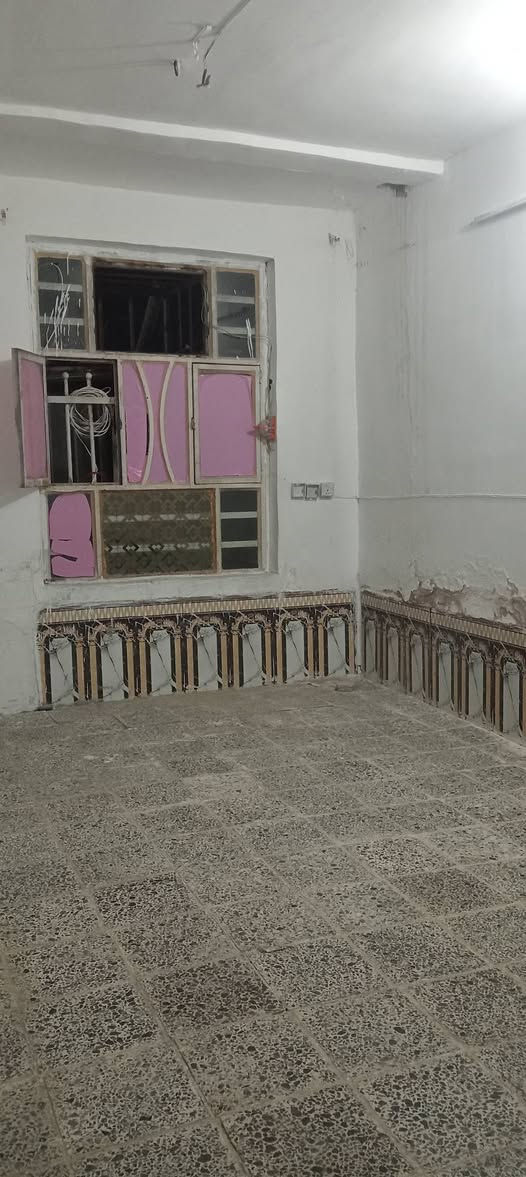 سلام وعليكم بيت 100متر قاطين  بل سكلات ب 12. خامس بين على مصور النرجس.  ايجاره ب 300  للستفسار *********** او على الخاص
