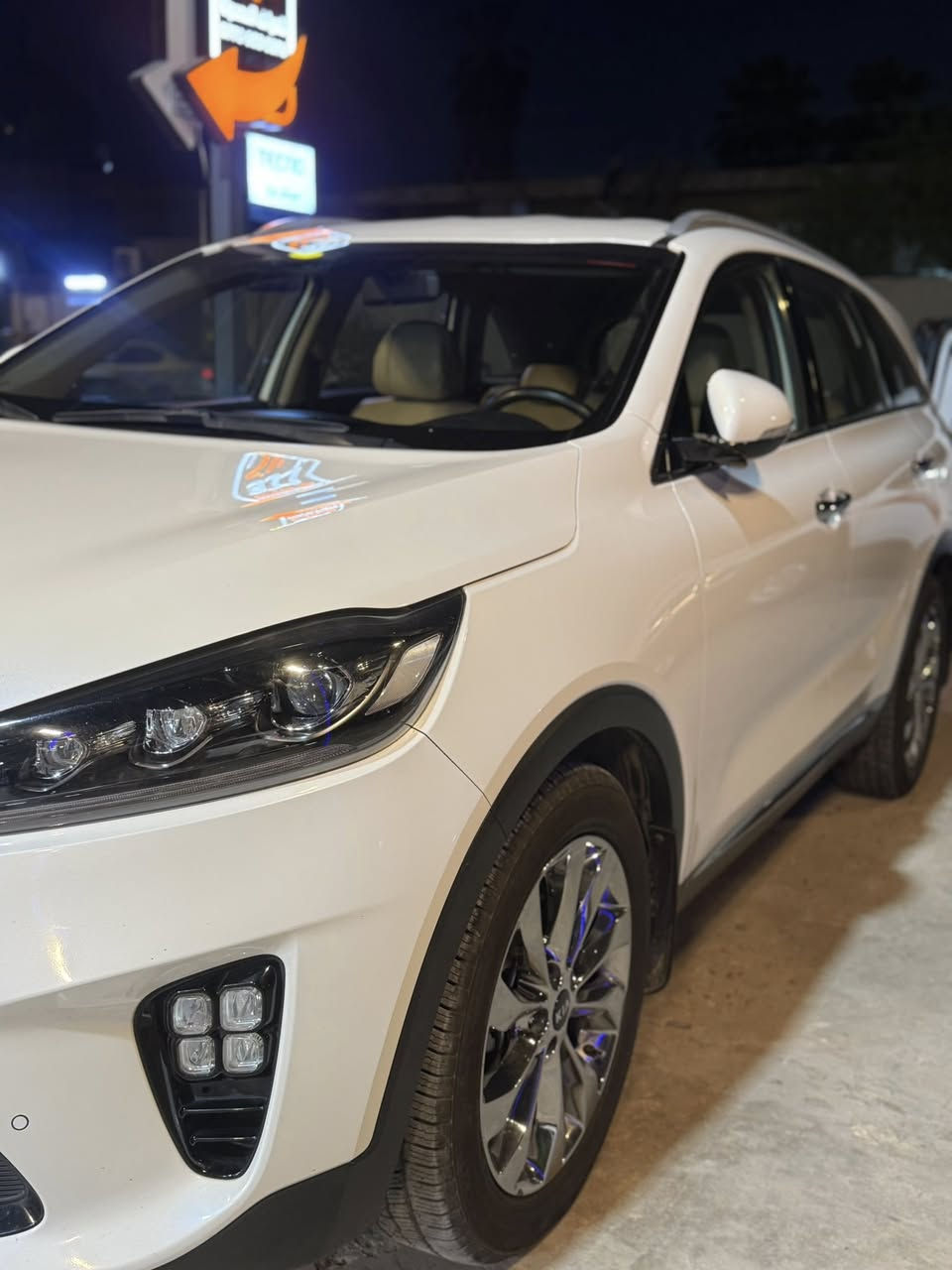 للبيع سورنتو ٢٠١٩ خليجي مكفوله عدى بارد بسيط بحافه البنيد ماشيه ١٠٨ الف كيلو السعر 246 
*********** 
المكان بغداد الشعب
