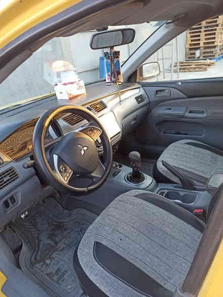 لانسر بومه موديل ٢٠١٠ بغداد مصفره هيئة وغرامات مكفوله من الضربه والصبغ بيها طخات بسيطه  مكينه ٢٠٠٠
ما بيها كل نقص 
السعر ٧٠ 
***********
