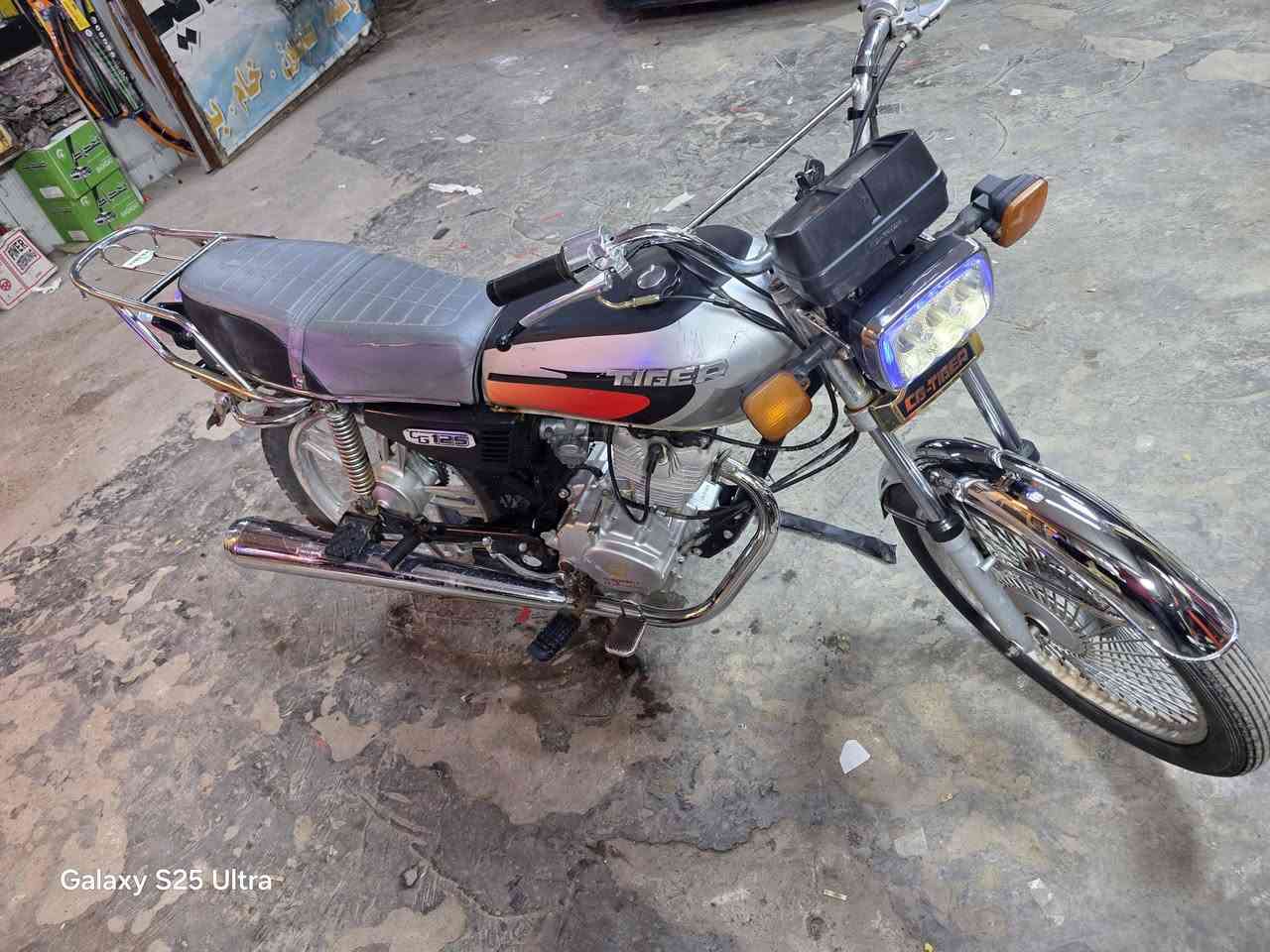 السلام عليكم 
تايكر موديل 2023  لون سلفر+أسود  نضيفة استعمال قليل مكان بغداد الدورة *********** السعر 400ألف
