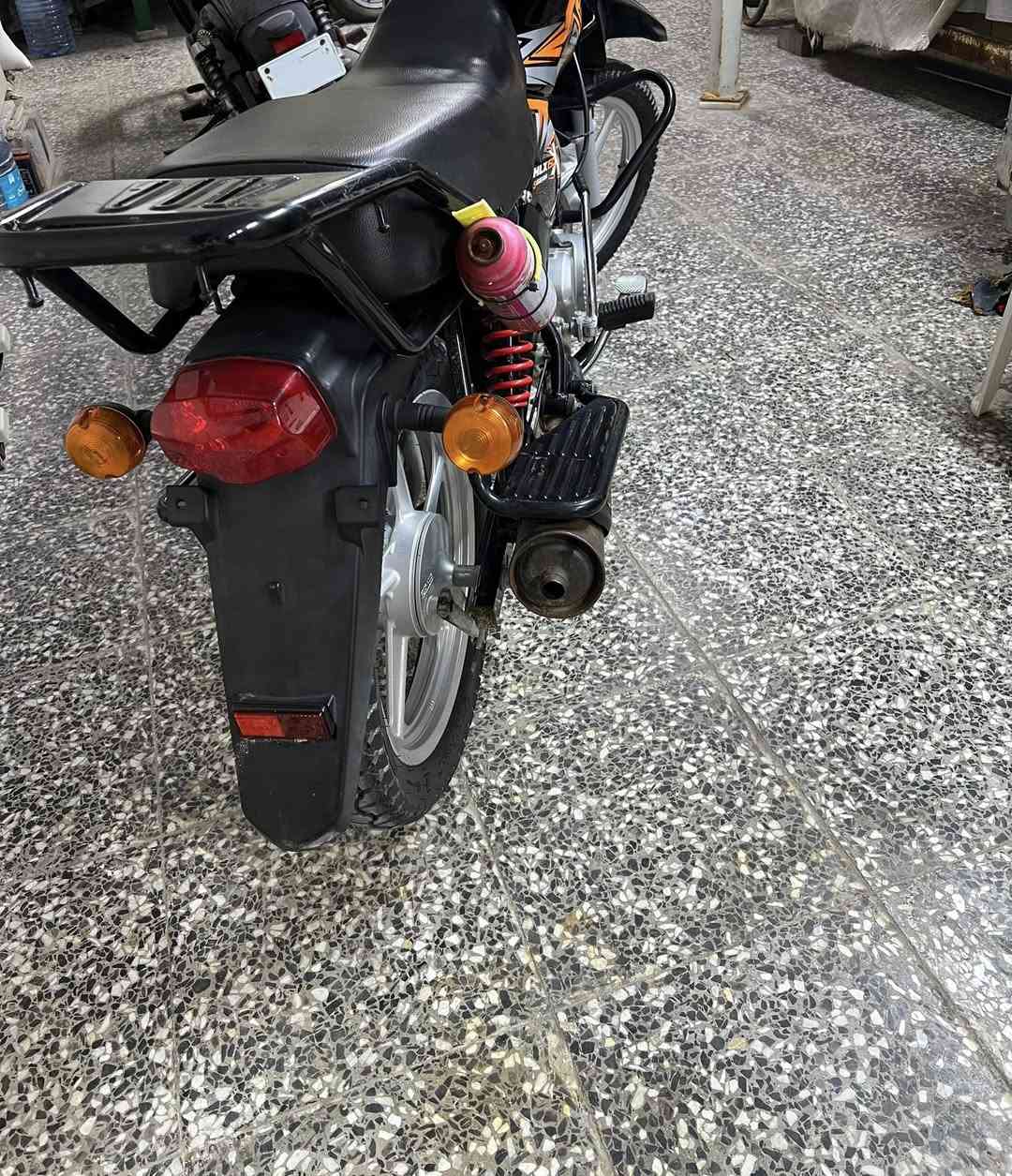 السلام عليكم دراجه بوكسر TVs للبيع مديل 2021 دراجه جديده ماشيه 9الالف اي نقص مابيه رقم باسمي سعر خاص رقم الاستفسار 
***********
