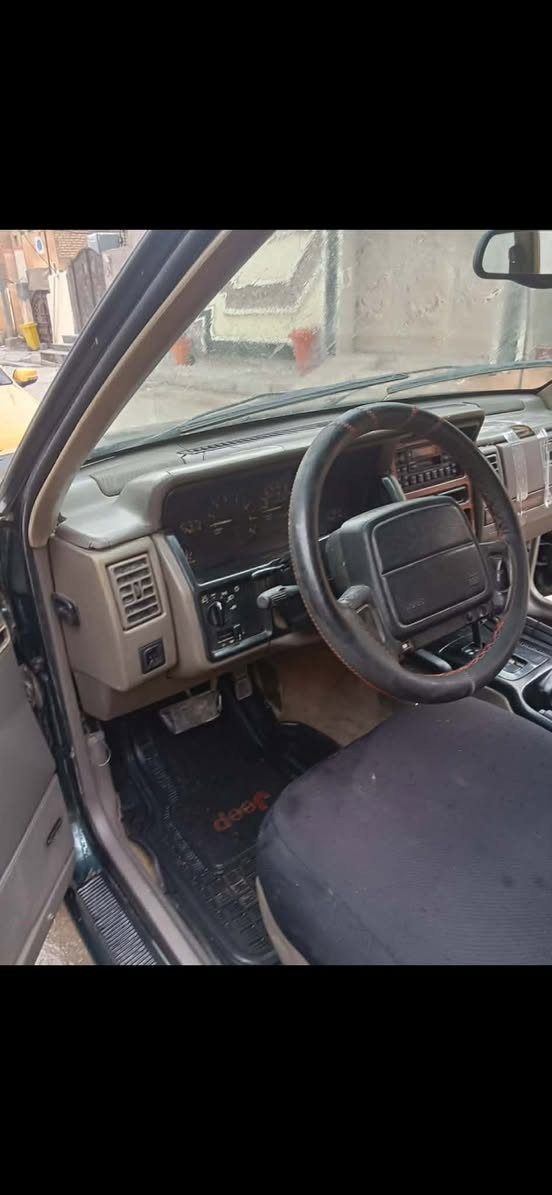 السلام عليكم
جيب شيروكي موديل 94 
مكينه وكير بلاد جدد 
فور ويل شغال 
تخم تاير جبلي 
سيبايه تفصال درجه اولى بس ماموجودةً بالصور حاليا مشدودة بالسيارة
تبريد نقص راتيتر وغاز 
تدفئه شغاله 
داخلها نضيف
مصبوغه فقط كلير بدون حادث او ضربه
كهربائيات كلها شغاله فقط كيج البانزين طوافه عطلانه
رقم سليمانيا باسمي 
مكاني بغداد الزعفرانيه 
السعر 53 بيه مجال 
***********
