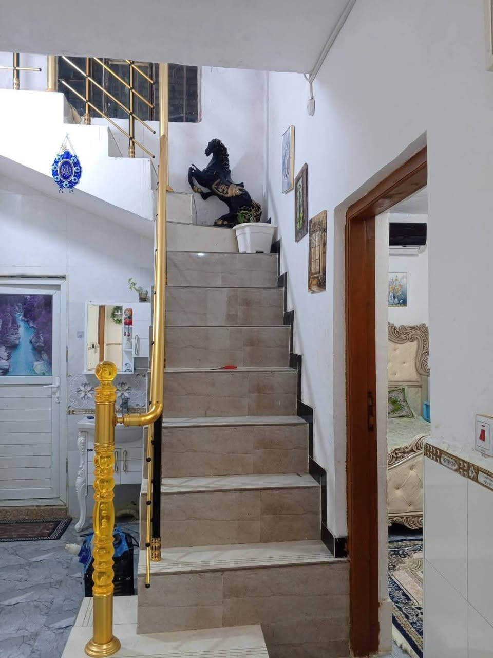 للبيع

بيت ١٠٠م خلفي طابقين

سعر ١٢٥

يقع في صالحيه قرب قاهر الأسعار

عرض الدربونه متر وربع

يحتوي طابق الأول على غرفه وصاله ومطبخ وصحيات داخليه وخارجيه واستقبال

طابق ثاني غرفتين وصاله وصحيات

موبايل للاستفسار ***********
