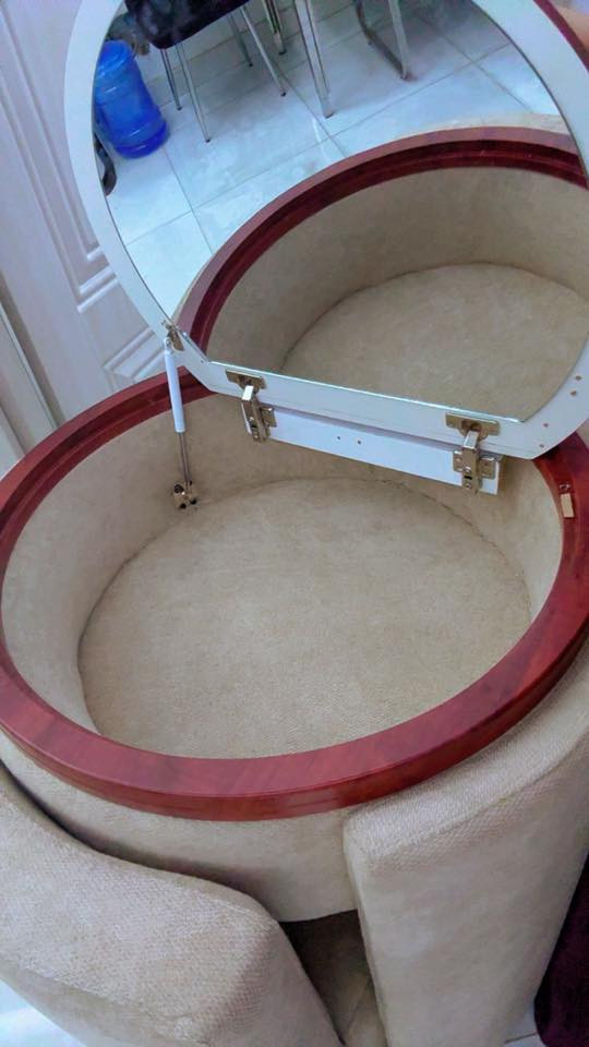 لوكر ميكاب تكمة. قبل شهر وصيت عليه اليوم وصلني جديد ممستخدم بس القياس مناسبني  مصار بالغرفة  كلفني 350 
ابيعة اقل من سعرة  ارتفاعة متر و عرضة 85 سم 
***********
