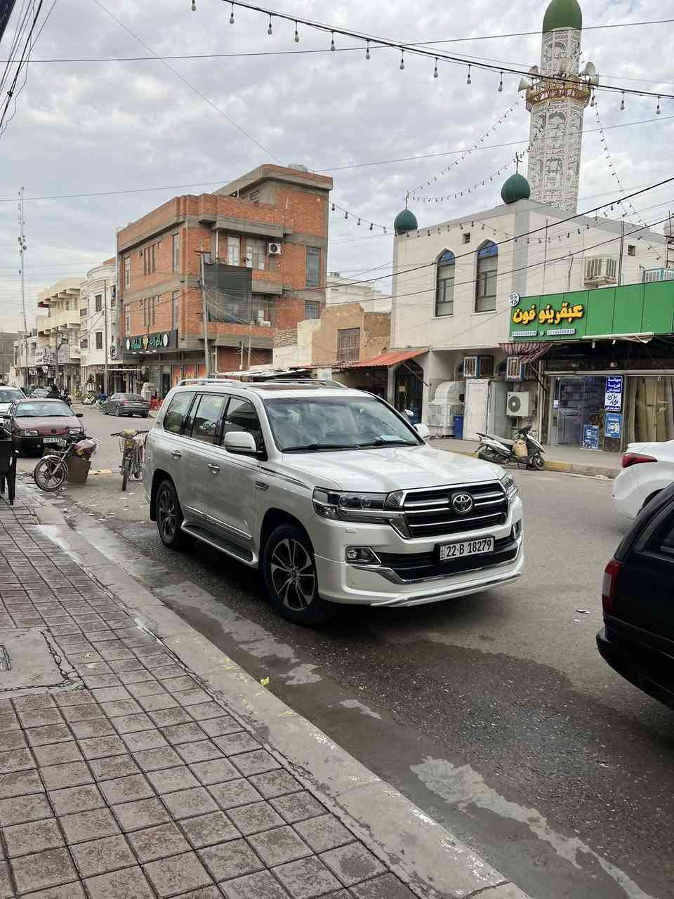 لاندكروز موديل 2020 گراند تورنيك سبشل اديشن  V6 ماشيه 90,000 الف فقط بيها طخه بالبنيد معدله بارد 
***********
