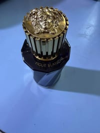 عطر versace للبيع مستعمل نص بسعر ١٠٠ الف للاستفسار مراسلة الخاص او الا...
