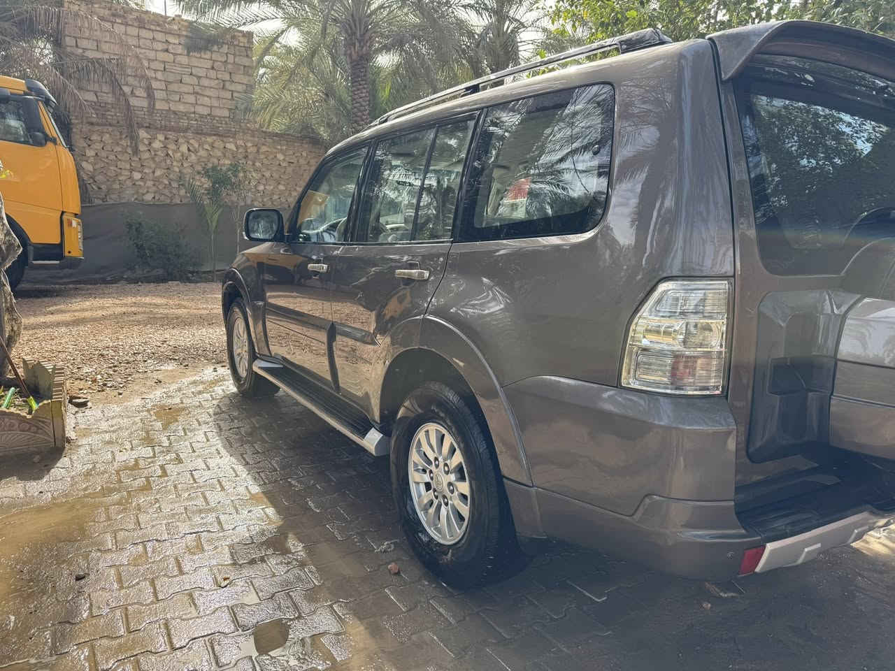 السلام عليكم للبيع بايجرو موديل 2010 رقم بغداد الجديد هزه وسنويه جاهزه من كولشي  على وظع الشركه بأسمنا مابيها اي نقص تخم تاير تبريد حداديه  كير محرك دبل كير كهربائيات  تبريد  تتفئه باتري لايت زينون كامرات أمامي خلفي +حساسات  شاشه مسويلها عزل طسه عنوان النجف رقم الموبايل *********** الأثير *********** السعر 135بيها مجال
