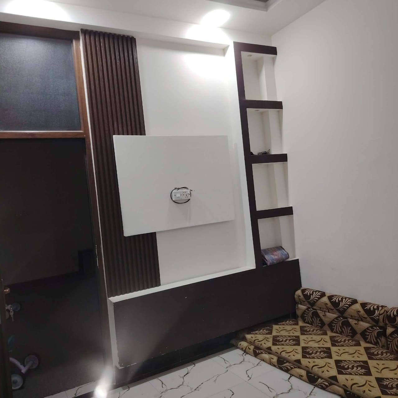 السلام عليكم بيت مساحه 125 كربلاء طويريج للبيع بيت طابق واحد ثاني فرع عن الشارع بناء 24 طاب وصرف *********** مراسله واتساب او اتصال
