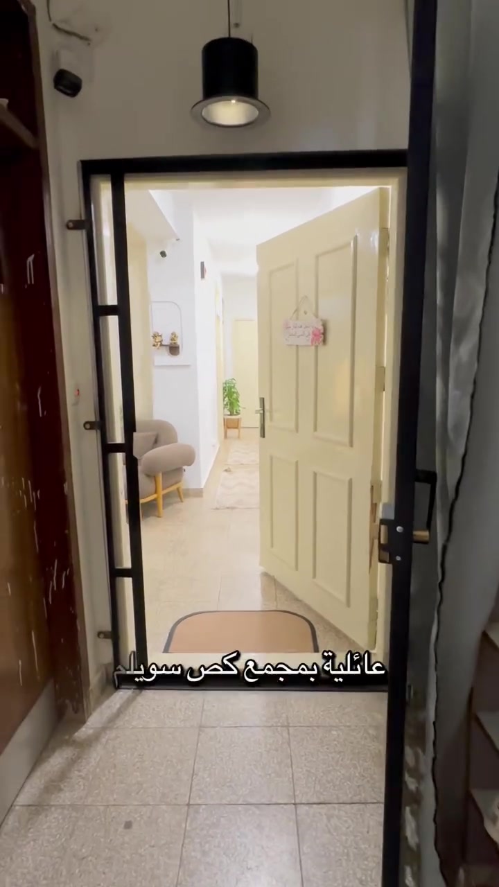 ✨ شقة للبيع مؤثثة في المجمع السكني المميز 

✨والقريب على جامعة بابل وجامعة المستقبل ✨

📍 الموقع: المربع الأول الذهبي والقريب جداً على باب الدخول
🏢 الطابق: الأول  120 متر فوق الأرضي عمارة نظيفه جدا 
✅ الشقة حرة بالكامل وبدون أي مبلغ للدولة
💰 السعر: 130 مليون قابل للتفاوض للجادين

🔹 تفاصيل الشقة:
▪️ صالة مريحة وحديثة
▪️ مطبخ متكامل
▪️ 3 غرف نوم
▪️ 2 مجمع صحي
▪️ مخزن أغراض
▪️ بلكونة بإطلالة جميلة على مدخل البناية 

▪️شبابيك الشقه المنيوم حديث عازل للصوت والاتربه 

▪️ارضيه الحمامات تغيير بالكامل 

🎥 الشقة مجهزة بمنظومة كاميرات كاملة مع ملحقاتها
🛋️ الأثاث الموجود داخل الشقة حسب شرح الفيديو
⚡ كهرباء مستمرة 24 ساعة
🛎️ مجمع سكني بخدمات متكاملة وموقع راقٍ ومطلوب

📞 للاستفسار والاتصال أو واتساب:
***********

📢 كما نستقبل جميع عروض البيع والإيجار داخل المجمعات السكني
