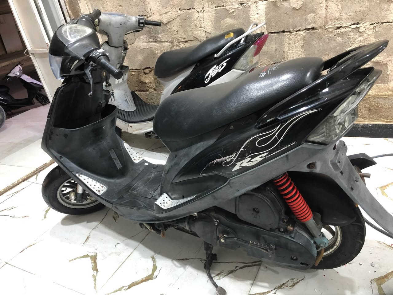 متوفر ماكس عدله كفاله من كلشي 
دراجه حاويه ملاحضه الشراي يجيب ويا فيتر ويفحص 
عنواني بصره تنومه شارع الاطفاء
*********** البصرة, العراق
