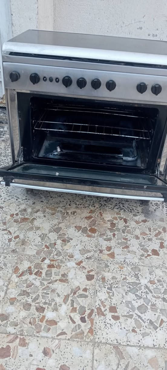 طباخ فريش مصري الاصلي الباب الاول شغال كله عيون وفرن فوك وجوه شرط الشغل ونارخضره شوف المقطع واتصل وتدلل بسعر مناسب 140وبيه مجال مكاني الاحرار توصيل 5الاف لكل الكوت ***********
