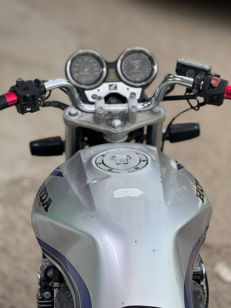 سلام عليكم
للبيع سيبي فور 400cc هايبر 16 ولف فول مكفولة من كلشي كير مكينة ضفيرة دهن جديد تايرات جدد لايت عالي ناصي اشاير دشبول كلة شغال 
مكاني ديالى جديدة الشط 
*********** شراي اتصل
