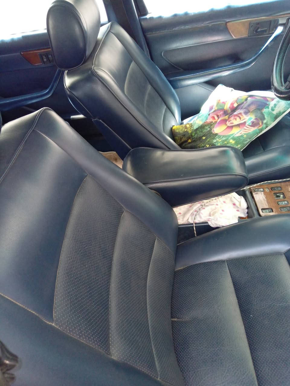 بسم الله الرحمن الرحيم
مارسدس رئاسي للبيع موديل 1988 كير ومحرك بلادي رقم انجليزي بأسمي بغداد هزة جديدة حدادية نص عمر تبريد غير شغال كير ومحرك خير من الله العنوان الحسينية الراشدية 
السعر 53 الاتصال او واتساب ***********
