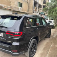 جيب لاريدو بلاك توب لمتد فول داخل اس احمر معروفه لمواصفات الي بيه ولسو...