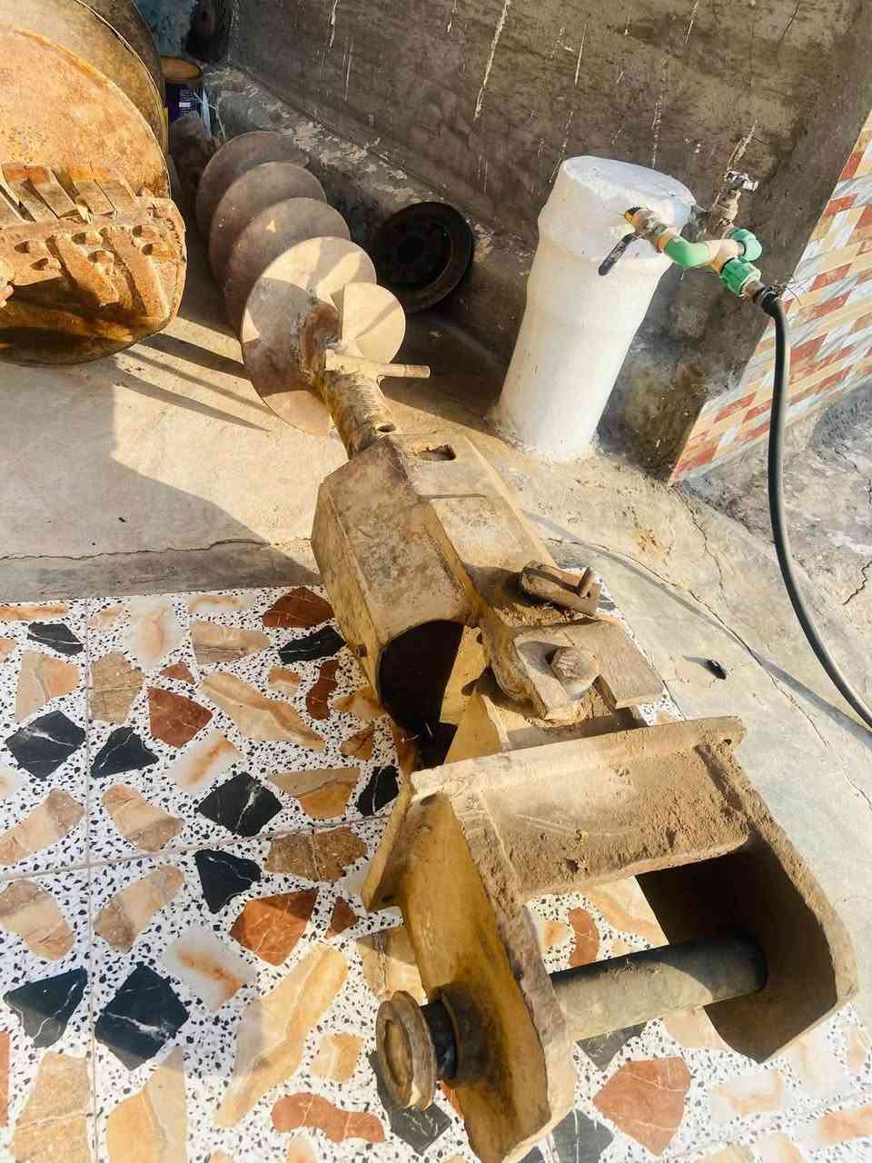للبيع برينه حفاره معا مزارف ثنين (مزرف حجم 35) و(مزرف حجم 60) النوع امريكي السعر 25 باقي التفاصيل (***********).
