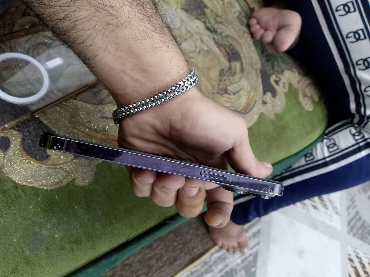 14 برو ماكس ذاكره 256 الجهاز وكع مني وطفه رجعت فتحت الشاشه انكطع الشريط فا اريد اراوسه او بيع قيم بل يرضي الله الجهاز ابلادي حتلو مراوس ابايفون مكاني بغداد الشعله ***********
