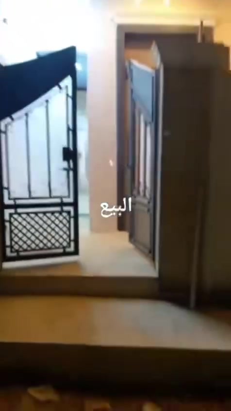 الموقع: حي الكفاءات - مقابل دائرة الصحة.
المساحة: 100 متر مربع.
نوع العقار: طابو صرف (ملك صرف).
📐 تفاصيل البناء والتصميم:
البيت طابقين بناء جديد (زيرو) بتصميم حديث واستغلال ممتاز للمساحات:
• الطابق الأرضي: يشتمل على الخدمات الأساسية مع صالة واستقبال مريحة.وغرفه
• الطابق الثاني: يحتوي على 3 غرف نوم واسعة ومريحة لضمان الخصوصية.
• الخدمات: متكاملة وموزعة بشكل ممتاز (2 حمامات/مرافق خدمية).
📞 للاستفسار والتواصل:
للمزيد من التفاصيل أو لتنسيق موعد للمعاينة، يرجى الاتصال مباشرة على الرقم:
📱 ***********
