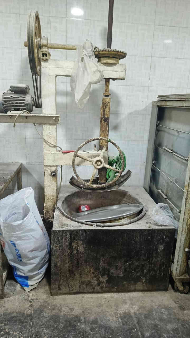 السلام عليكم
اغراض فرن معجنات للبيع تعزيلة مال فرن باسعار مناسبة 
⭕ عجانة تركي كبيرة نضيفة كلش مستخدمة شي قليل
⭕خباطة حلقوم 
⭕تسگا كبيرة 
⭕فرن طبقي
⭕طاولي كبير عدد32
⭕طاولي صغير عدد30
⭕صينية بقلاوة ثقيل عدد40
⭕عربانة عدد2
⭕خمارة 16 طاولي متنقلة
العنوان بابل سدة الهندية 
للاستفسار الاتصال على ***********
