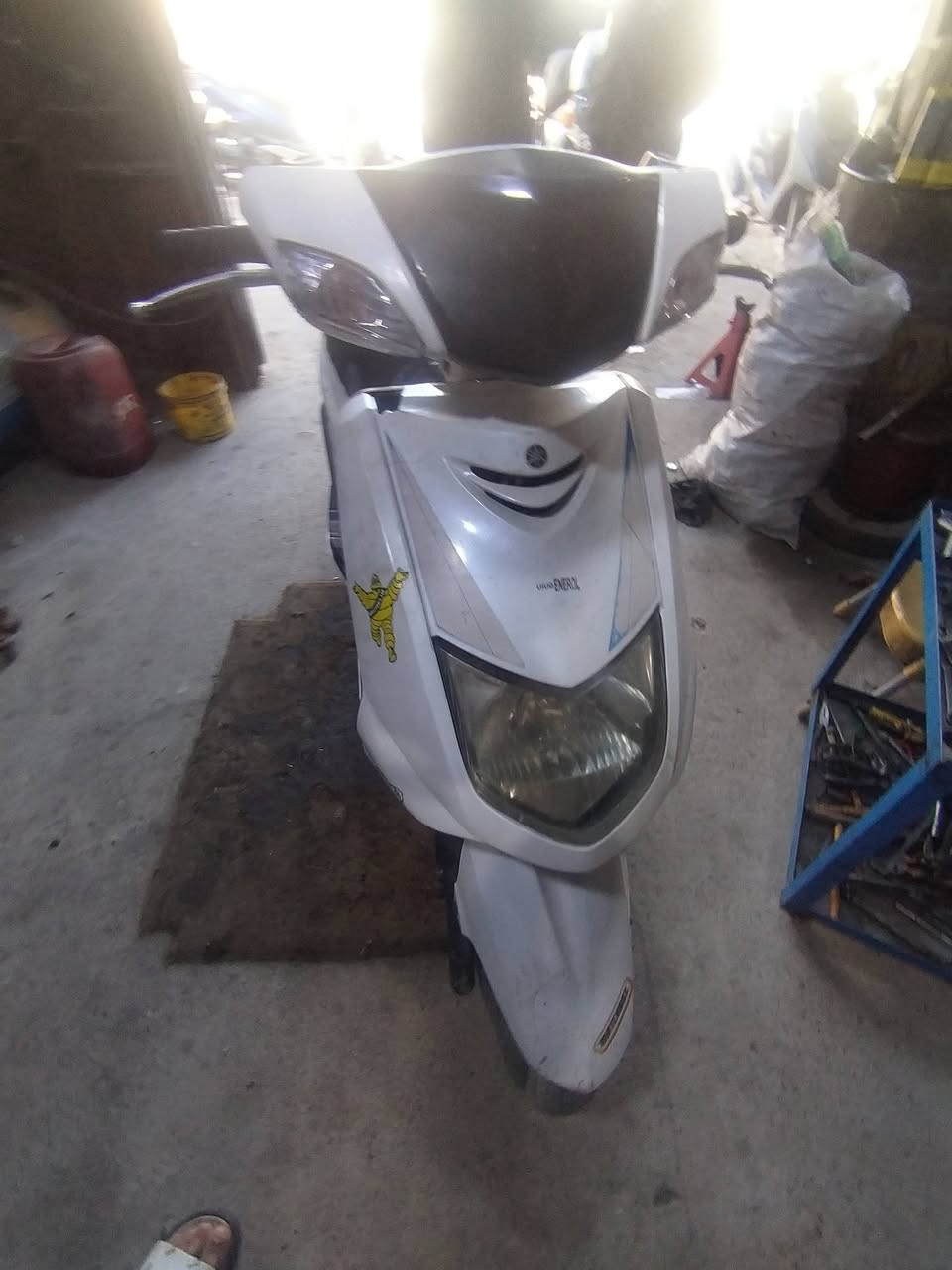 السلام عليكم دراجه سكنس ياباني للبيع دراجه نظيفه كل شيء ما بيها فقط المحرك مالتها  ودراجه عمليه والسعر 250 للاستفسار ***********
