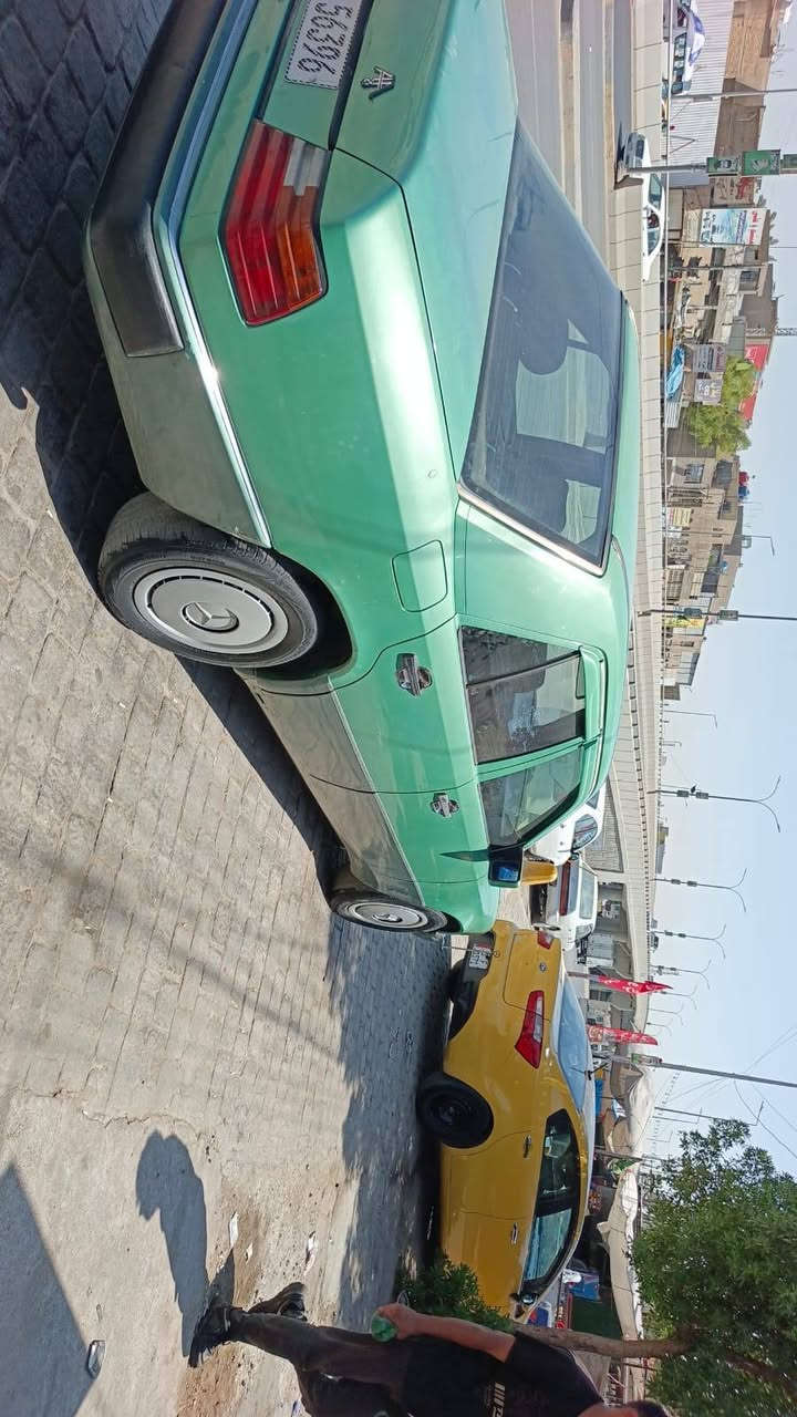 السلام عليكم مرسيدس موديل 90 سياره كلش نظيفه متعوب عليها رقم باسمنا تحويل مباشر سعر 65وبيهه مجال محرك كير ياباني سياره جاهز عرفه جديدة بغداد الطالببه رقم ***********علي
