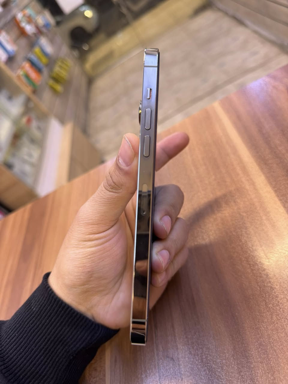 14 برو ماكس ماستر لون مميز مال 16
ذاكره 256 
بطاريه 84‎%‎ 
بي قطع اصليه تفصيخ تقره مستعمله مال جهاز ثاني
بي ضمان سبوع فحص وين متريد مابي اي خلل كله شغال
السعر 750 الف
مكاني الشعب ***********
