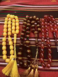 سبح سندلوس الماني قديم الصفره١٠٠غرام  الحمره٩٦صافي  الدبسي وراشي١٥٠  ل...